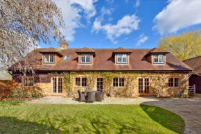Luxury 4 Bed Barn, 10 Mins to Windsor!